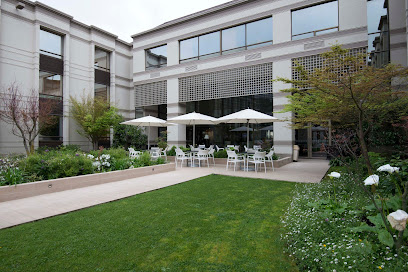 AF1QipNTB1z4WIFK8overCxXmJxNYgBjThnro1NdxK8Pw408 h272 k no